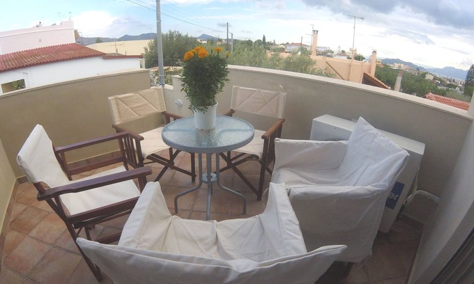 Aegina Apartment | Inviting Arapakis Apartment with Sea View in Aegina Town