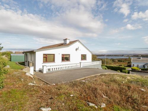 Carraroe House | Family-Friendly Retreat at Aras Iosgan - Guests Love It!