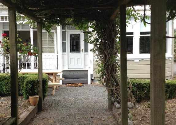 Carterton Villa | Relaxing Aratahi Cottages - West Wing with Oceanfront Views