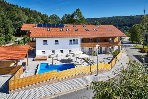 Regenhutte Apartment | Inviting Arber Lofts with Pool & Family-Friendly Vibe