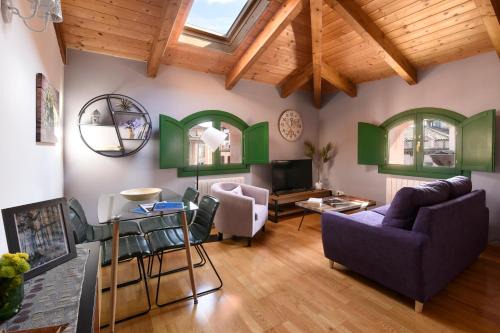 Casco Antiguo Apartment | Family-Friendly Stay at Arbesa Huesca with 9.7/10 Rating