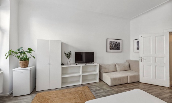 Gleimviertel Apartment | Family Room at Arbio I 1A: Ideal for Eberswalder Straße Visits