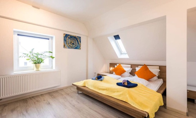 Lechhausen-Ost Apartment | Modern Comfort at Arbio I Lechhausen Schlößle