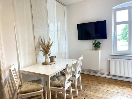 Groß Behnitz Apartment | Comfortable Arbio Monteurzimmer with Convenient Parking