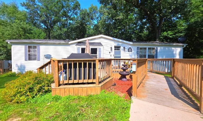 Lyndon Station House | Arbor Lake Getaway: Pet-Friendly Retreat Near Wisconsin Dells