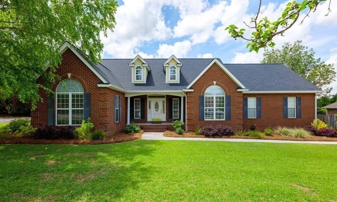 Valdosta House | Discover Arbor Run Oasis: Family-Friendly Getaway with Hot Tub