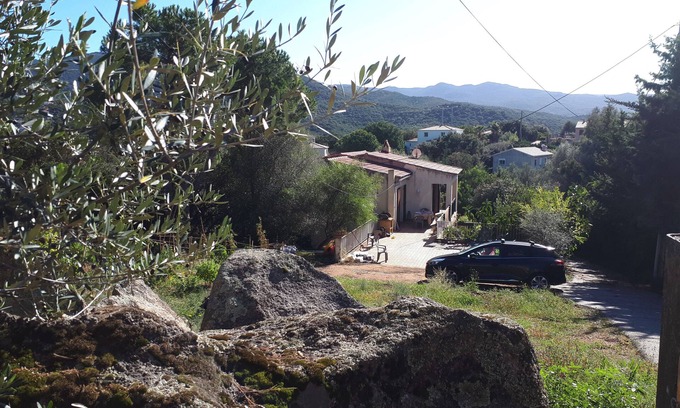 Molini Villa | Cozy Getaway with Garden, Steps from the Beach