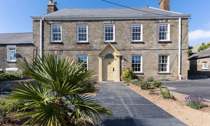 St Issey Ski Chalet | Top Retreats at ARC Padstow with Ocean View & Spa Amenities