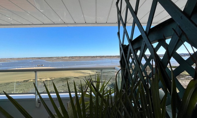 Arcachon Apartment | Oceanfront Apartment Arcachon: 10/10 Guest Rated Retreat