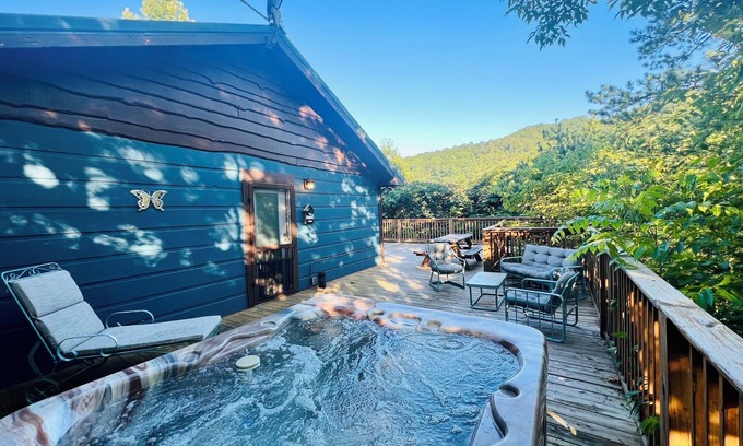 Sevierville Cabin | Arcade game, secluded,relaxing retreat, great for families, kids friendly