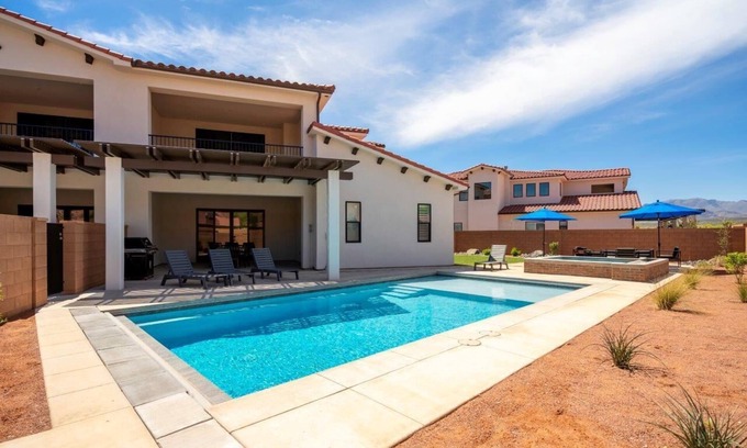 Santa Clara House | Experience Arcadia 66 + 67: Two Pools, Hot Tubs & Fun!