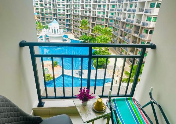 South Pattaya Apartment | Relaxing Arcadia Beach Continental with Poolside Ocean Views