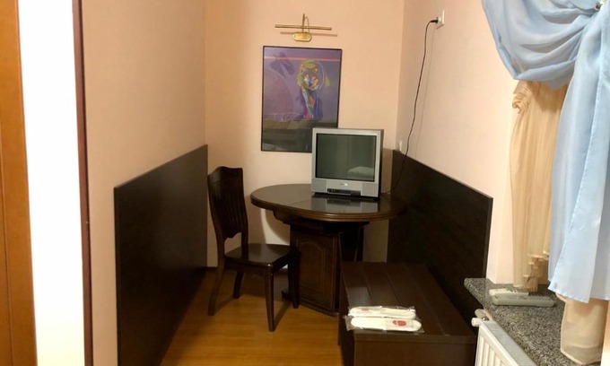 Dzerzhyns'kyi District Hotel | Pet-Friendly Arcadia with Ocean View and Pool Amenities