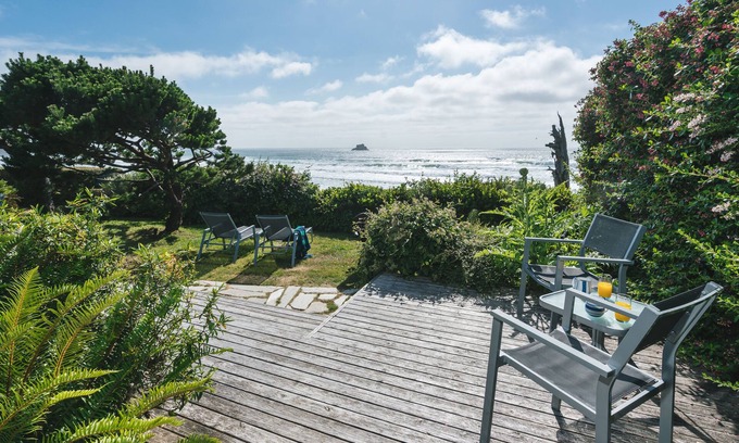 Arch Cape House | Discover Arch Cape Escape: Clifftop Retreat with Ocean Views