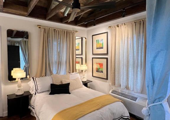Elloree House | Historic Archaic Outhouse with Delightful Breakfast Included