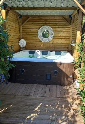 Labastide-Saint-Pierre Bed & Breakfast | Relaxing Getaway at Arche de Lanoë with Jacuzzi & Ocean Views