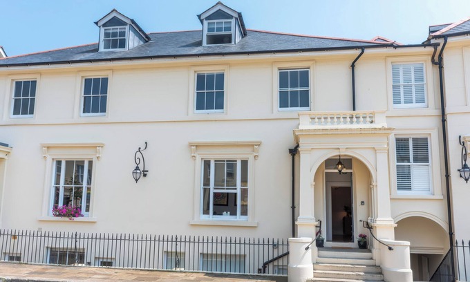 St Leonards-On-Sea Cottage | Pet-Friendly Archery Retreat with Garden in St Leonards