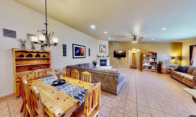Moab House | Relax at Arches West: Pet-Friendly Townhome with Hot Tub