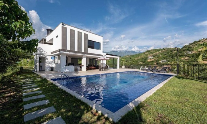 Sopetran Villa | Discover Comfort at Archi Villa: 4-Star Pet-Friendly Oasis