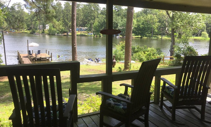 Manning House | Discover Archie's Lake Daze Cottage: 10/10 Guest Rated Retreat
