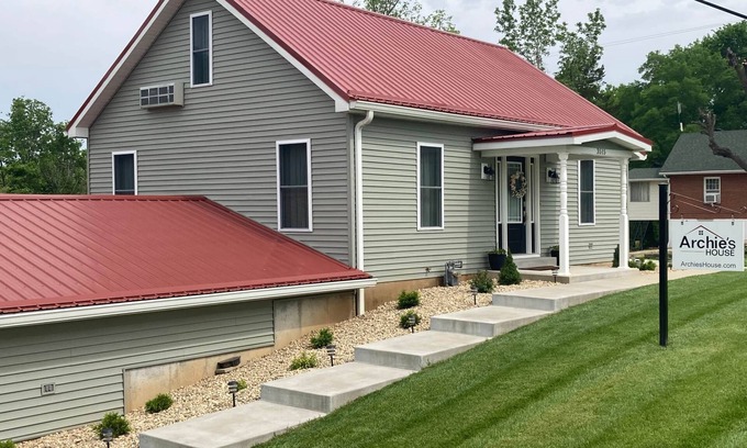 Berger House | Archie's House: Guest Rated 10/10 with Breakfast & Kitchen
