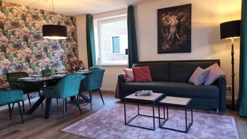 Geesthacht Apartment | ARCHIPEL - Modern Balcony Retreat Near Hamburg with Smart TV