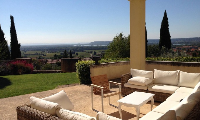 Chateauneuf-du-Pape House | Architect-designed villa with panoramic view and swimming pool in Chateauneuf du pape, France