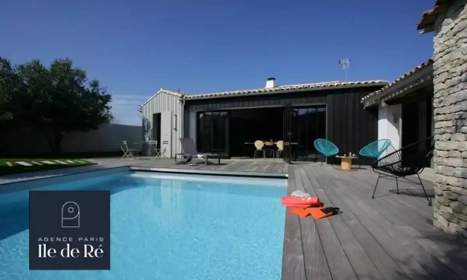 Le Bois-Plage-en-Re Villa | Architect-Designed Villa with Private Pool and Breakfast