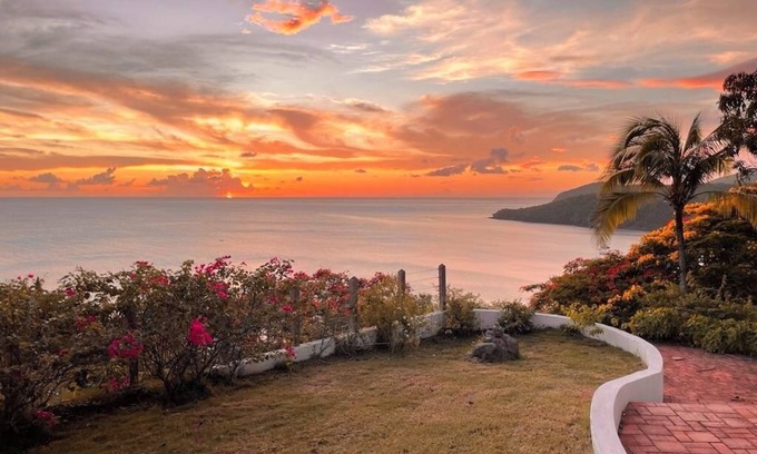 Les Anses-d'Arlets Villa | Stunning Oceanfront Villa with Breathtaking 180° Views