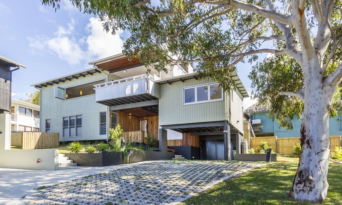 Point Lookout House | Stylish 4-Bedroom Retreat with Ocean and Bush Views