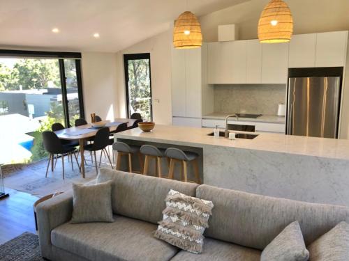 Lorne House | Stylish 4-Bedroom Retreat with Ocean Views and Family Fun