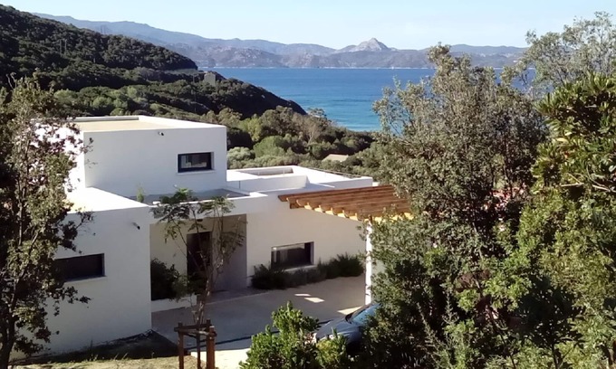 Farinole House | Architect House: Oceanfront Retreat with Breathtaking Views