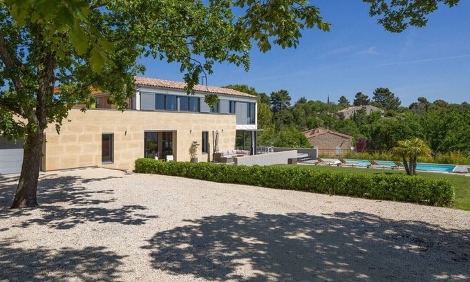 Lacoste House | Architect-Designed Retreat with Heated Pool in Luberon