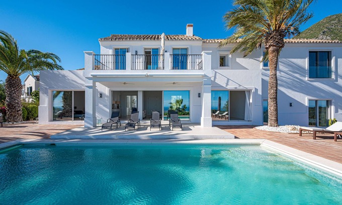Istan Villa | Architect-Designed Villa with Ocean Views Near Puente Romano