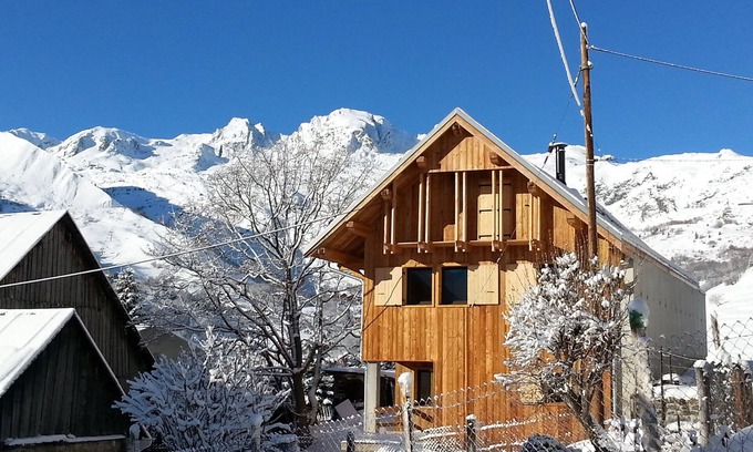 Saint-Sorlin-d'Arves Ski Chalet | Architect-Designed Chalet with Spa & Lake Views in Village