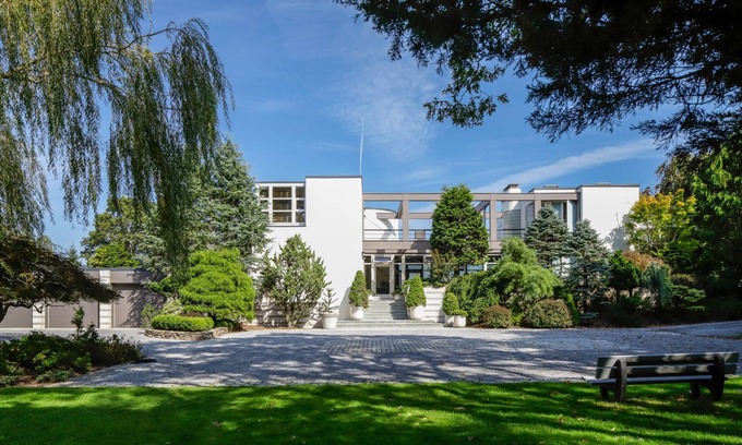 Amagansett North House | Architect's Own Home with Oceanfront Views & Private Beach