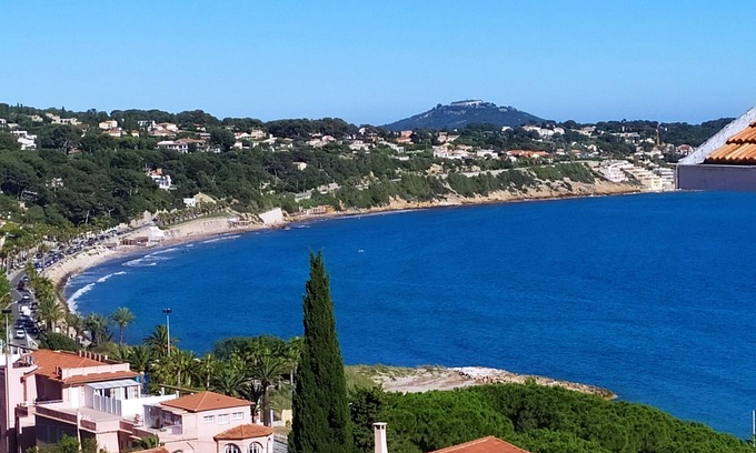Bandol Villa | Oceanfront Architect's Villa: Rated 10/10 with Spa & Views