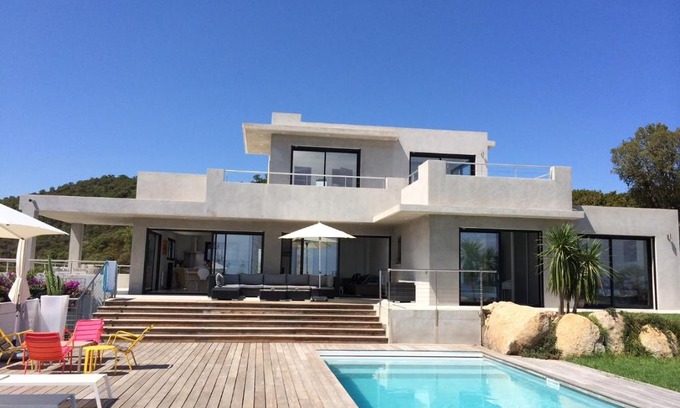 Tarcu Villa | Architect's Villa: Poolside Retreat with Spectacular Views