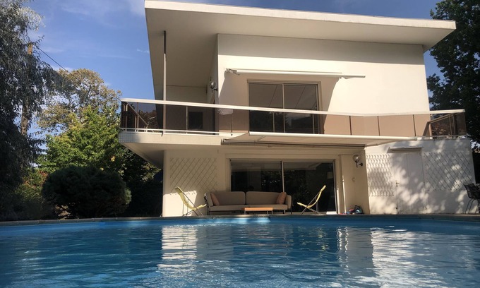 Pontaillac House | Modern Villa in Royan with Pool & Beach Access