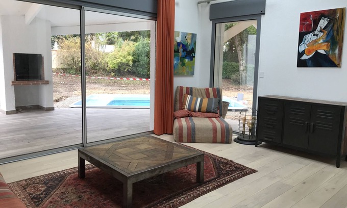 Vacquiers Villa | Forest Border Architect Villa Near Toulouse with Pool
