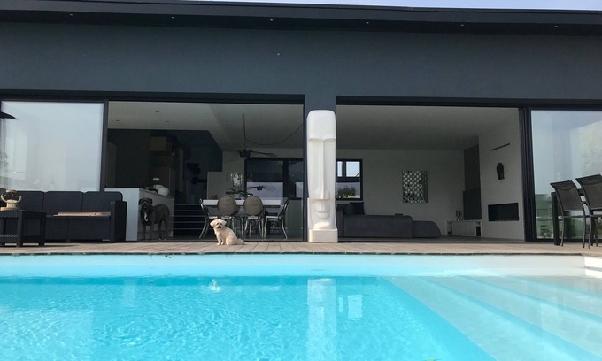 Sene House | Elegant Architect Villa with Heated Pool and Ocean View