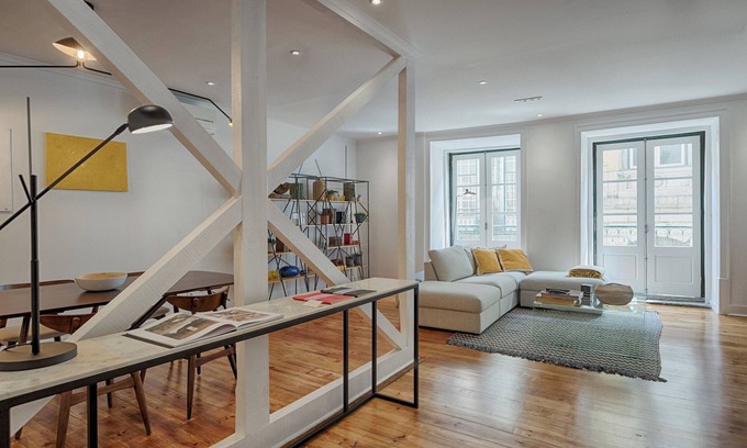 Misericordia Apartment | Discover an Architectural Gem in Bica with Spa & Breakfast