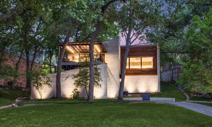 Oak Cliff House | Architectural Retreat with Treetop Views & SwimSpa Access