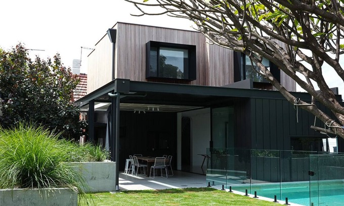 Floreat House | Architectural Renovated Home: Perfect for Family Getaways