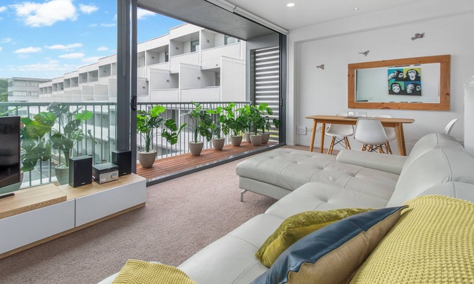 Auckland Central Business District House | Architecturally Designed Townhouse + Aircon and Carpark