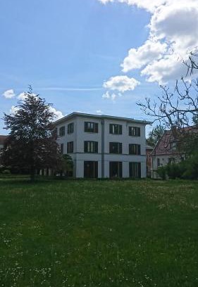 Meiningen Apartment | Modern Architekten Villa Near Theaters - Rated 9.1/10