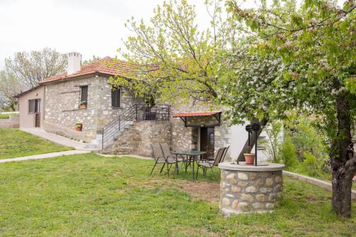 Vlachava House | Cozy Arhontiko Fotini: Family-Friendly with Breakfast Included
