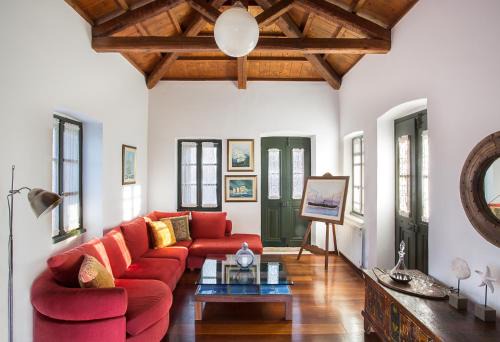 Perlegianika House | Discover Archontikon House: Family-Friendly Retreat Awaits