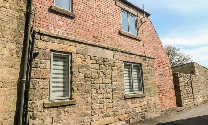 Crich House | Pet-Friendly Retreat: Archway Cottage with 9.9/10 Rating
