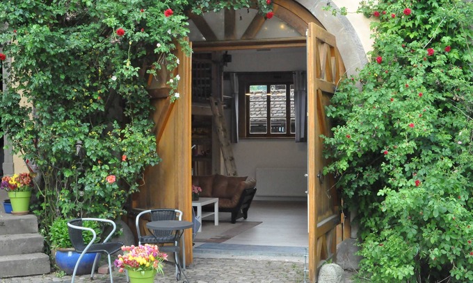 Breuberg Apartment | Top-Rated Archway Room with Ocean View & Breakfast Included